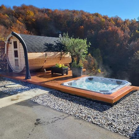Resort Timaja - Pool, Massage Pool, Sauna トレビニェ エクステリア 写真