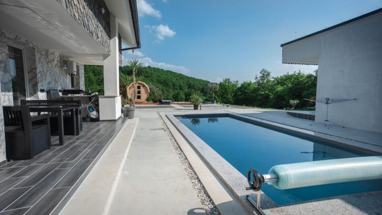 Resort Timaja - Pool, Massage Pool, Sauna トレビニェ エクステリア 写真