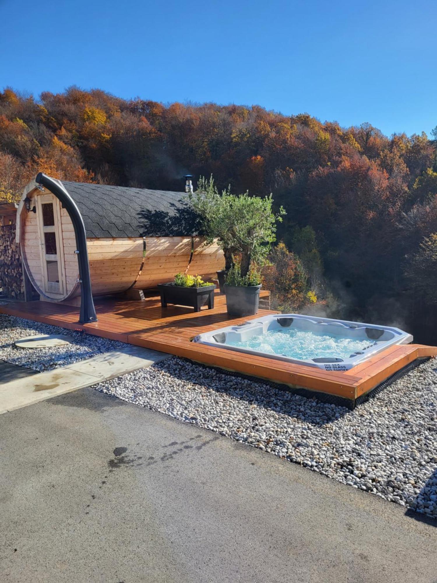 Resort Timaja - Pool, Massage Pool, Sauna トレビニェ エクステリア 写真