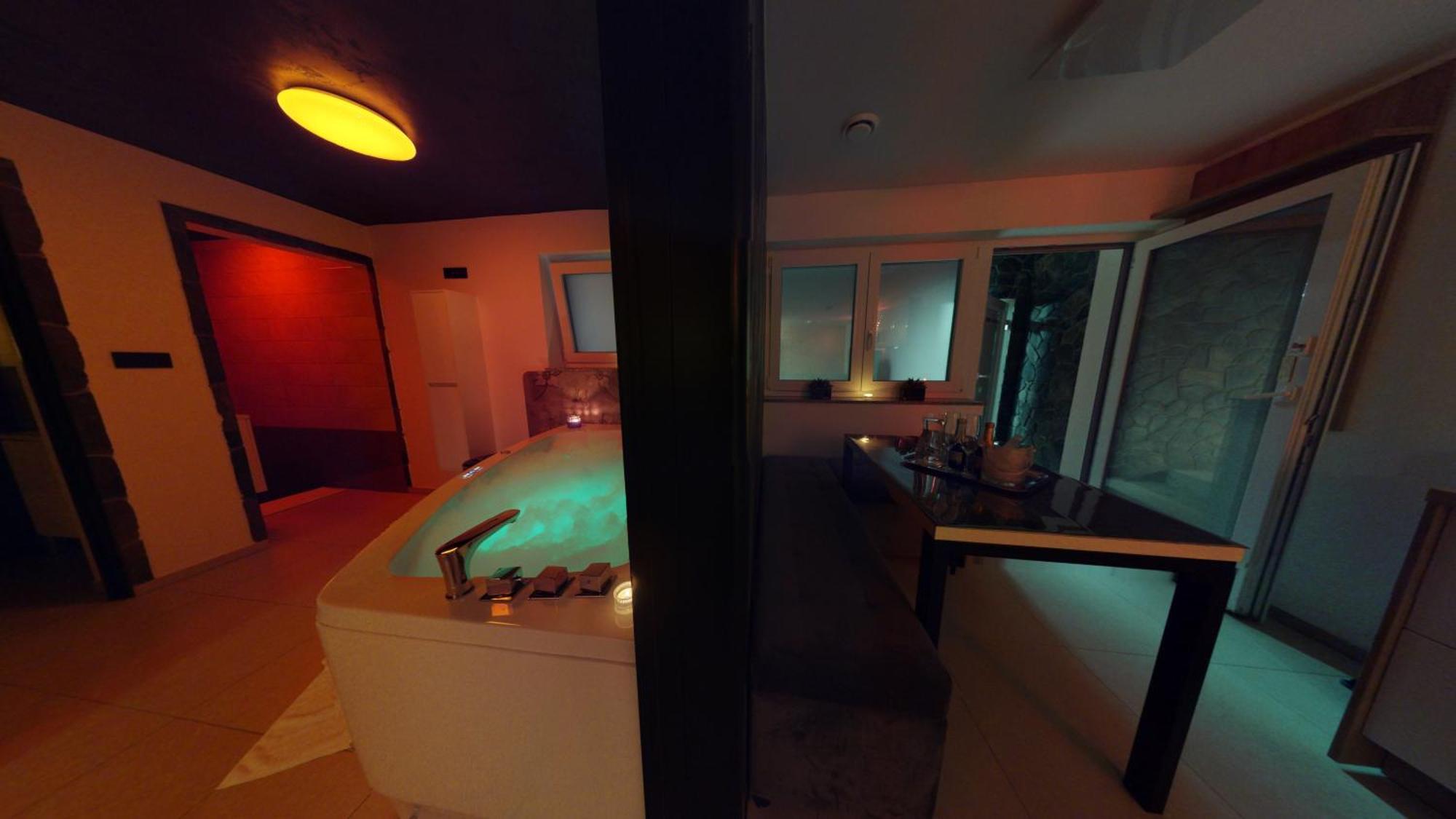 Resort Timaja - Pool, Massage Pool, Sauna トレビニェ エクステリア 写真