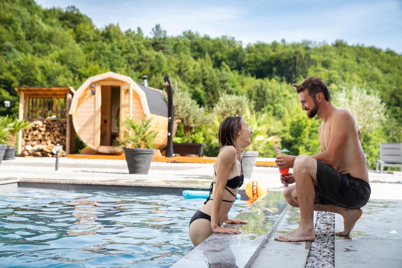 Resort Timaja - Pool, Massage Pool, Sauna トレビニェ エクステリア 写真